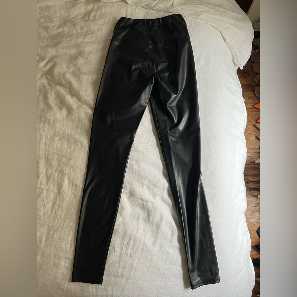 Aritzia Daria legging - Picture 3 of 6